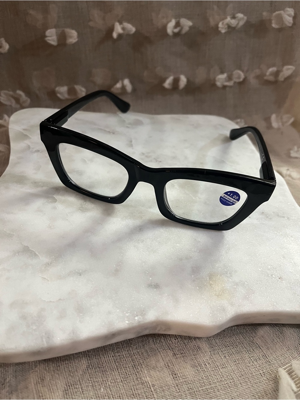 Black chunky frame readers +1.00 Strength - Picture 7 of 7